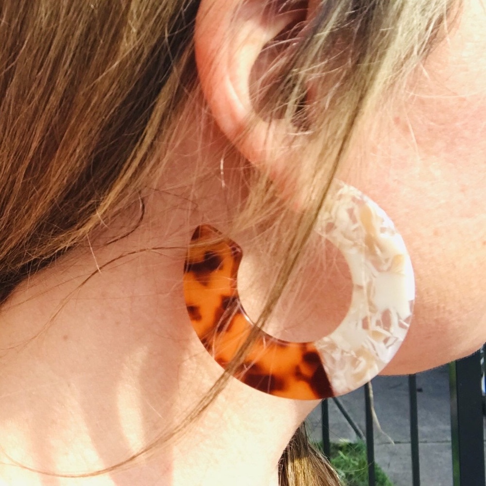LAST PAIR!** FLAT TWO-TONE-TORTOISE HOOP EARRINGS